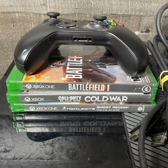 Microsoft Xbox One Console Black with Controller and Games - Picture 3 of 16